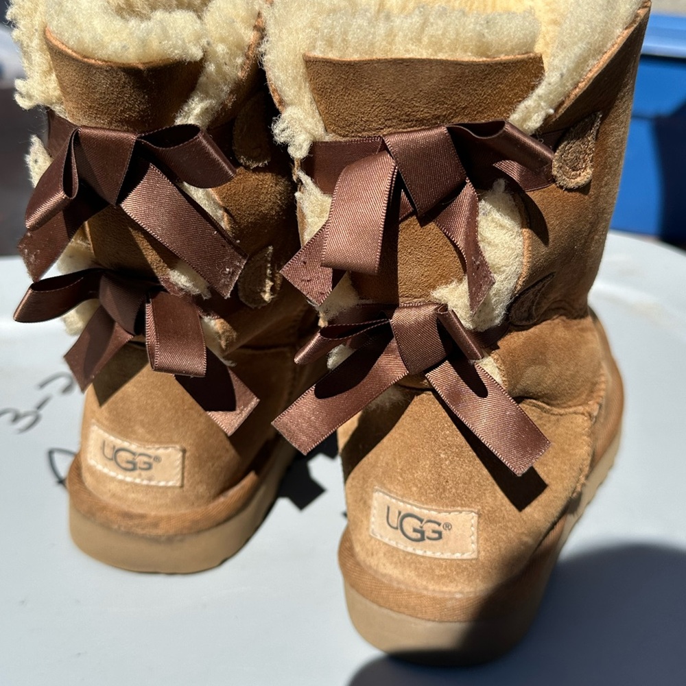 UGG Tan Boots with Shearling and Bows